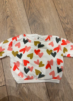 Pull sweat molletonné tape a l’œil cœur multicolore 6 mois bébé, merk: TAO, staat: Heel goed, maat: 6-9 maanden / 68 cm, € 4,50, € 5,43 inclusief Kopersbescherming