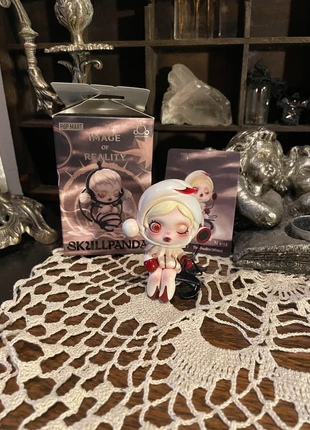 Skullpanda blindbox, image of reality “the Duality” (white) figure, merk: POPMART, staat: Nieuw met prijskaartje, maat: Universeel, € 15,00, € 16,45 inclusief Kopersbescherming