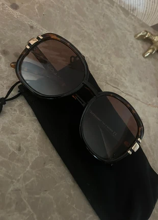 Loavies zonnebril - bruin met panterprint en gouden details, merk: Loavies, staat: Heel goed, € 6,00, € 7,00 inclusief Kopersbescherming