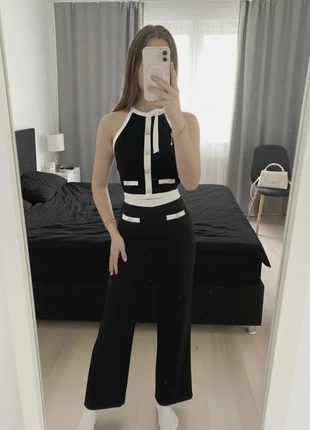Ensemble noir et blanc chic, top sans manches avec boutons dorés et pantalon taille haute élégant, marke: Firferie, zustand: Sehr gut, größe: S / 36 / 8, 57,90 €, 61,50 € inklusive Vinted-Käuferschutz