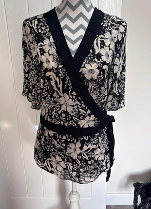 Marks & Spencer Black and Cream Floral Wrap Blouse – V-Neckline – Size 16, brand: Marks & Spencer, condition: Very good, size: L / UK 16-18, £5.00, £5.95 includes Buyer Protection Pro