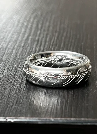 Bague du seigneur des anneaux blanche, marque: The Lord of the Rings, état: Neuf sans étiquette, taille: 16,1 mm, 5,00 €, 5,95 € Protection acheteurs incluse