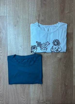 Lot de 2 t-shirt Taille M Et L Bleu foncée et blanc à motifs, merk: Inconnu, staat: Nieuw zonder prijskaartje, maat: M / 38 / 10, € 5,00, € 5,95 inclusief Kopersbescherming