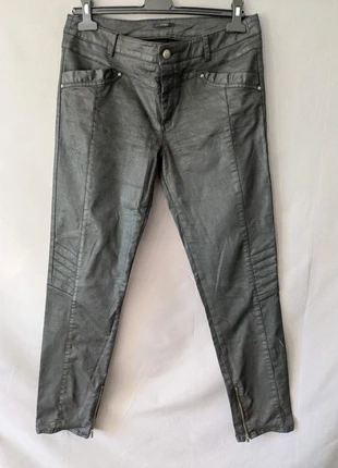 Pantalon noir enduit IKKS taille 32 (équiv. 40 FR) bon état, merk: IKKS, staat: Goed, maat: L / 40 / 12, € 25,00, € 26,95 inclusief Kopersbescherming Pro