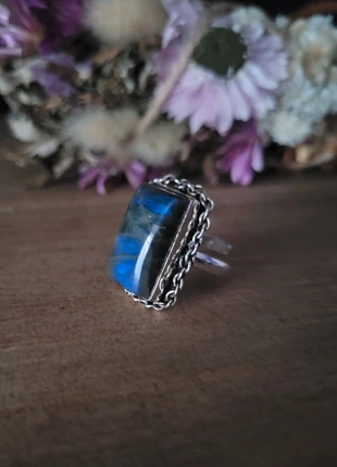 bague avec labradorite bleue, marque: Witch, état: Très bon état, taille: Ajustable, 15,00 €, 16,45 € Protection acheteurs incluse