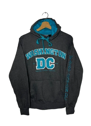 Washington DC Embroidered Hoodie – Grey & Blue, marque: Vintage Dressing, état: Très bon état, taille: M, 15,00 €, 16,45 € Protection acheteurs incluse