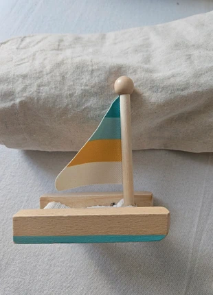 Petit voilier en bois, staat: Heel goed, maat: 6-9 maanden / 68 cm, € 2,00, € 2,80 inclusief Kopersbescherming