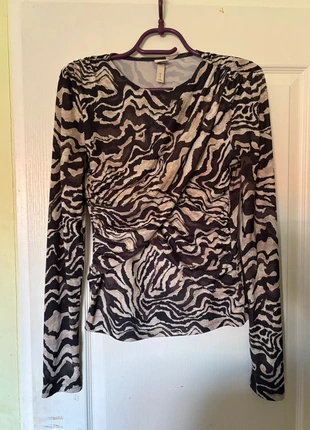 Top manches longues drapé imprimé animal – H&M – Taille S, marque: H&M, état: Très bon état, taille: S / 36 / 8, 12,00 €, 13,30 € Protection acheteurs incluse