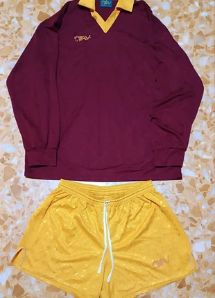 Completo calcio AV, taglia L – maglia maniche lunghe e pantaloncini gialli, condizioni: Buone, taglia: L, €30.00, €32.20 include la Protezione acquisti