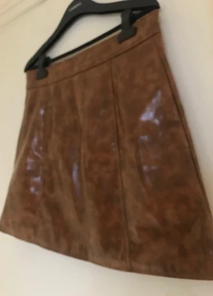 Jupe trapeze simili H&M syle seventies marron beige daim glacé 42, marque: H&M, état: Bon état, taille: XL / 42 / 14, 6,00 €, 7,00 € Protection acheteurs incluse