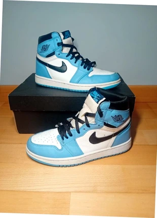 Jordan 1 Mid en taille 38 en très bonne état négociable, marke: Jordan, zustand: Sehr gut, größe: 38, 50,00 €, 53,20 € inklusive Vinted-Käuferschutz