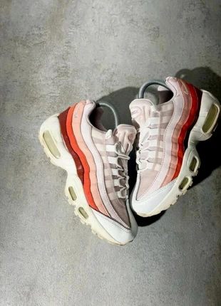 Nike Air Max 95 rose et orange taille 36.5, marke: Nike, zustand: Sehr gut, größe: 36.5, 49,00 €, 52,15 € inklusive Vinted-Käuferschutz