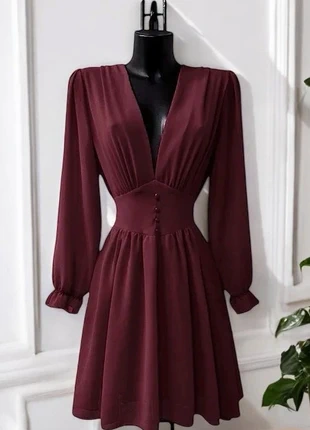 Robe courte bordeaux taille M, marque: Boutique Parisienne, état: Très bon état, taille: M / 38 / 10, 31,00 €, 33,25 € Protection acheteurs (Pro) incluse