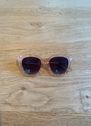 Zonnebril, merk: onbekend, staat: Heel goed, € 3,00, € 3,85 inclusief Kopersbescherming