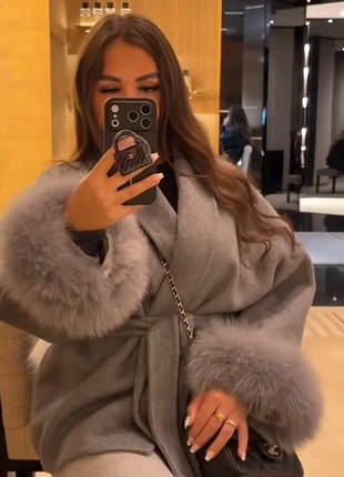 Manteaux avec fausse fourrure tendance, marque: Boutique indépendante, état: Neuf avec étiquette, taille: S / 36 / 8, 40,00 €, 42,70 € Protection acheteurs incluse