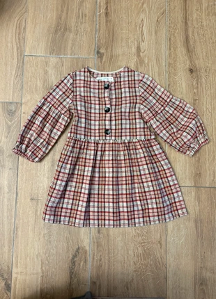 Karokleid Größe 104, merk: Zara, staat: Heel goed, maat: 4 jaar / 104 cm, € 3,50, € 4,38 inclusief Kopersbescherming