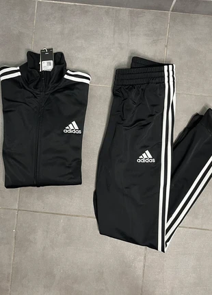 Chándal completo Adidas talla S, marque: adidas, état: Neuf avec étiquette, taille: S, 49,00 €, 52,15 € Protection acheteurs incluse