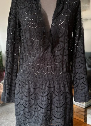 Belle robe noire brodée Ba&sh, taille 2, merk: Ba&sh, staat: Heel goed, maat: M / 38 / 10, € 60,00, € 63,70 inclusief Kopersbescherming