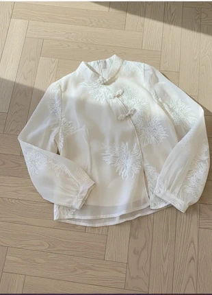 Haut en mousseline blanc brodé, brand: Vintage Love, condizioni: Ottime, taglia: S / IT 40 / EU 36, €45.90, €48.90 include la Protezione acquisti