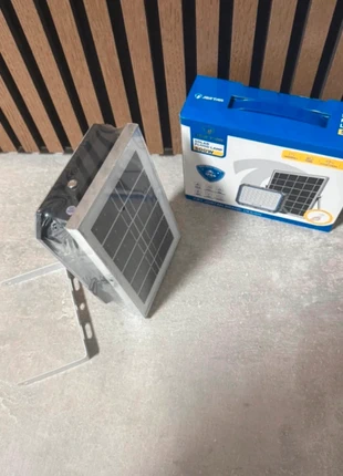 🔆 Lampada Solare a LED 500W con Pannello e Telecomando, zustand: Neu, mit Etikett, 14,00 €, 15,40 € inklusive Vinted-Käuferschutz