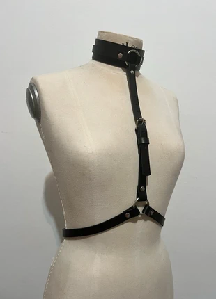 Black leather harness, brand: IsyMo, condizioni: Ottime, €44.00, €46.90 include la Protezione acquisti Pro