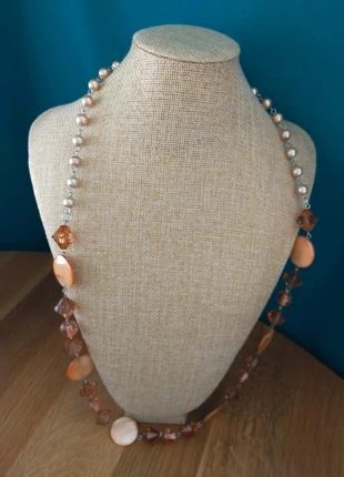 Collier perlé orangé nacré et perles imitation cristal – Tons chauds et élégance, merk: Fantaisie vintage, staat: Heel goed, € 17,00, € 18,55 inclusief Kopersbescherming Pro