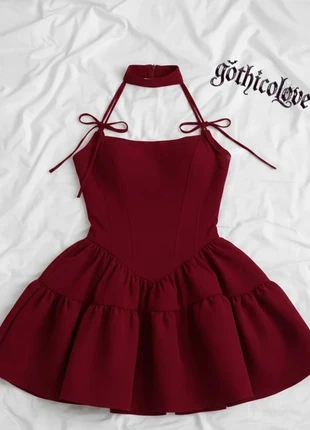 Robe courte rouge bordeaux à volants (style corset et dos nu), marque: friperie, état: Très bon état, taille: M / 38 / 10, 42,90 €, 45,75 € Protection acheteurs incluse