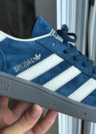 Adidas spezial handball navy blue and white, marque: adidas, état: Neuf avec étiquette, taille: 42, 49,95 €, 53,15 € Protection acheteurs incluse