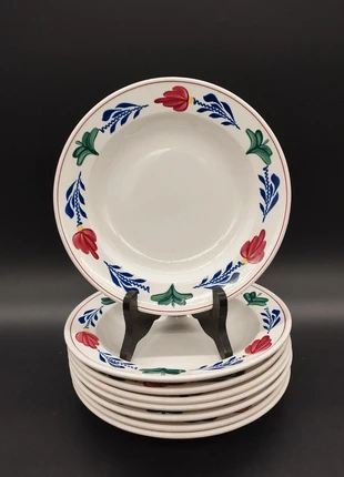 8 assiettes creuses Boch Boerenbont 22,6 cm - décor fleuri peint main, marque: Royal Boch, état: Très bon état, 40,00 €, 42,70 € Protection acheteurs incluse
