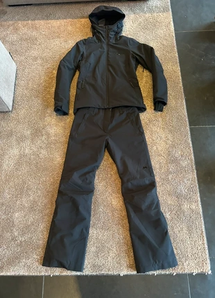 Skibroek en jas dames zwart maat S, merk: J.Lindeberg, staat: Nieuw met prijskaartje, maat: S / 36 / 8, € 300,00, € 315,70 inclusief Kopersbescherming