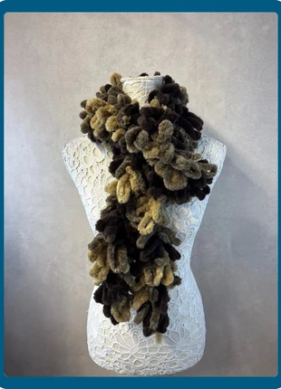 Écharpe à pompons bouclés marron et beige – Lot MI30, condition: Very good, €7.10, €8.16 includes Buyer Protection Pro