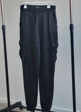 Pantalon de sport noir, merk: Primark, staat: Heel goed, maat: 12 jaar / 152 cm, € 3,00, € 3,85 inclusief Kopersbescherming