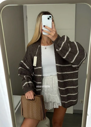 Cardigan oversize taupe/white, marca: Hello Moon Shop, estado: Novo com etiquetas, tamanho: Tamanho único, €35.00, €37.45 inclui Proteção do Comprador