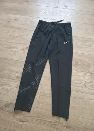 Pantalon Nike Running Division Noir - Taille M - Léger, Respirant & Réfléchissant, brand: Nike, condizioni: Nuovo senza cartellino, taglia: M, €39.90, €42.60 include la Protezione acquisti