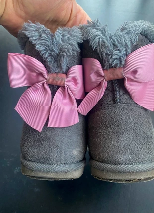 Grey kids winter boots with pink bows -31 -, marque: Japanese brand, état: Très bon état, taille: 31, 2,50 €, 3,33 € Protection acheteurs incluse