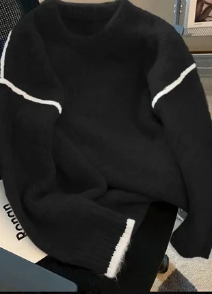 Pull noir duveteux à détails blancs, condition: Very good, size: M / 38 / 10, €26.00, €28.00 includes Buyer Protection