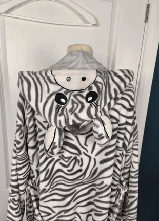 🐾 Zebra Print Fleece Robe with Hood – Size M, brand: Zebra, condition: Very good, size: M / 10, £5.00, £5.95 includes Buyer Protection