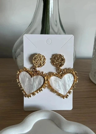 Boucles d'oreilles dorées pendantes cœur crème, marque: Boutique Parisienne, état: Neuf sans étiquette, 8,90 €, 10,05 € Protection acheteurs (Pro) incluse