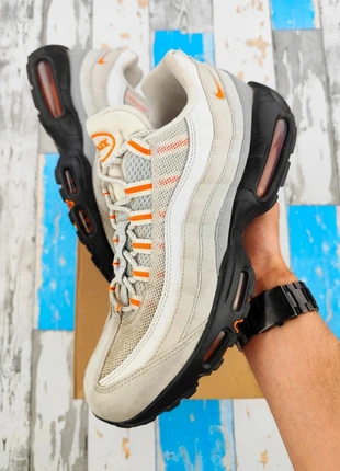 Baskets Sneackers Nike Air Max 95 << Grey Safety Orange >> Taille 44.5, merk: Nike, staat: Heel goed, maat: 44.5, € 65,00, € 68,95 inclusief Kopersbescherming Pro