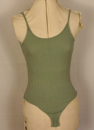 Body Urban Outfitters, merk: Urban Outfitters, staat: Heel goed, maat: M / 38 / 10, € 25,00, € 26,95 inclusief Kopersbescherming