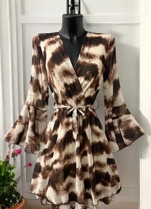 Robe courte marron taille M, marque: Boutique Parisienne, état: Très bon état, taille: M / 38 / 10, 31,00 €, 33,25 € Protection acheteurs (Pro) incluse