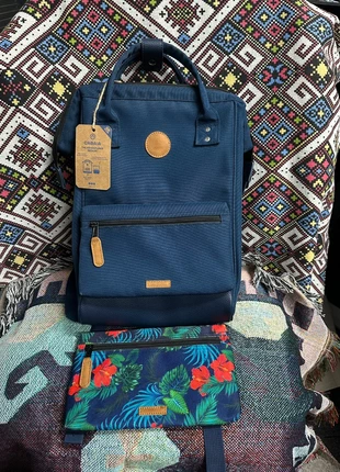 Sac à dos bleu Médium Cabaïa + 2 pochettes, marque: Cabaïa, état: Neuf avec étiquette, 48,00 €, 51,10 € Protection acheteurs incluse