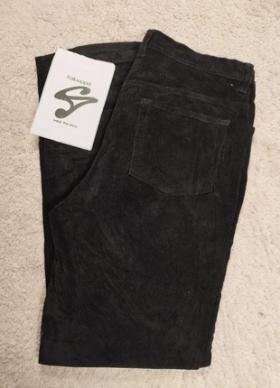 Pantalon velour côtelé noir coupe droite avec elasthanne, en très bon état taille 🇫🇷 40, marque: Vintage Dressing, état: Très bon état, taille: L / 40 / 12, 12,00 €, 13,30 € Protection acheteurs (Pro) incluse