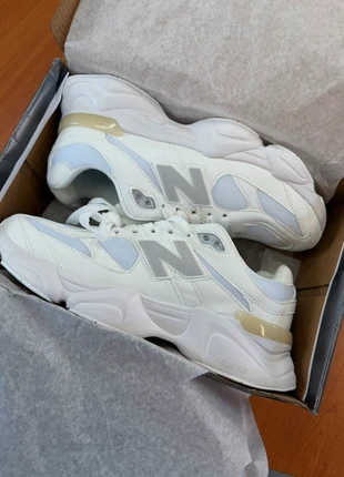 New Balance 9060 Blanches Taille 42 – Neuves, merk: New Balance, staat: Nieuw met prijskaartje, maat: 42, € 65,00, € 68,95 inclusief Kopersbescherming