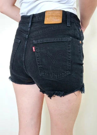 Short Levi’s Premium Ribcage noir W26, brand: Levi's, condition: Very good, size: XS / 34 / 6, €29.00, €31.15 includes Buyer Protection Pro