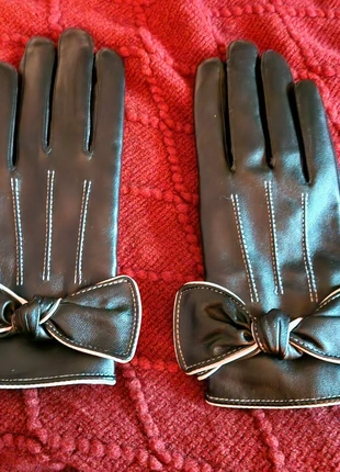 Handschoenen zwart, staat: Nieuw zonder prijskaartje, maat: 6, € 8,50, € 9,63 inclusief Kopersbescherming