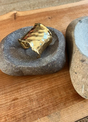 Cuff armband Massimo Dutti goud, merk: Massimo Dutti, staat: Nieuw zonder prijskaartje, € 45,00, € 47,95 inclusief Kopersbescherming