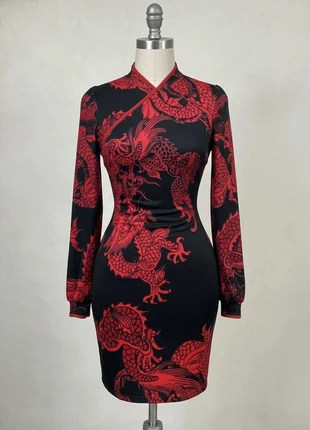 Robe Dragon Rouge Satinée – Asiatique / Chic Y2K / Sexy Vintage / Nuit Élégante, état: Très bon état, taille: M / 38 / 10, 39,90 €, 42,60 € Protection acheteurs (Pro) incluse