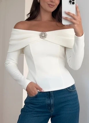 Top blanc épaules dénudées, drapé élégant avec broche strass brillante taille S, marke: Vintage Love, zustand: Sehr gut, größe: S / 36 / 8, 52,90 €, 56,25 € beinhaltet Vinted-Käuferschutz Pro