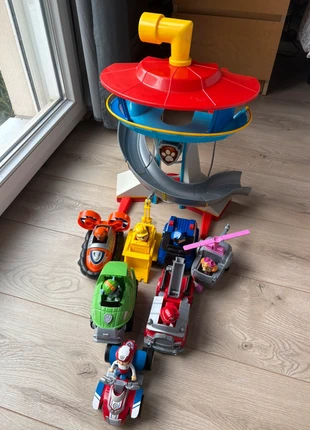 Tour de contrôle + 7 pat patrouilleurs, marke: Paw Patrol, zustand: Sehr gut, größe: 3 Jahre / 98, 40,00 €, 42,70 € inklusive Vinted-Käuferschutz